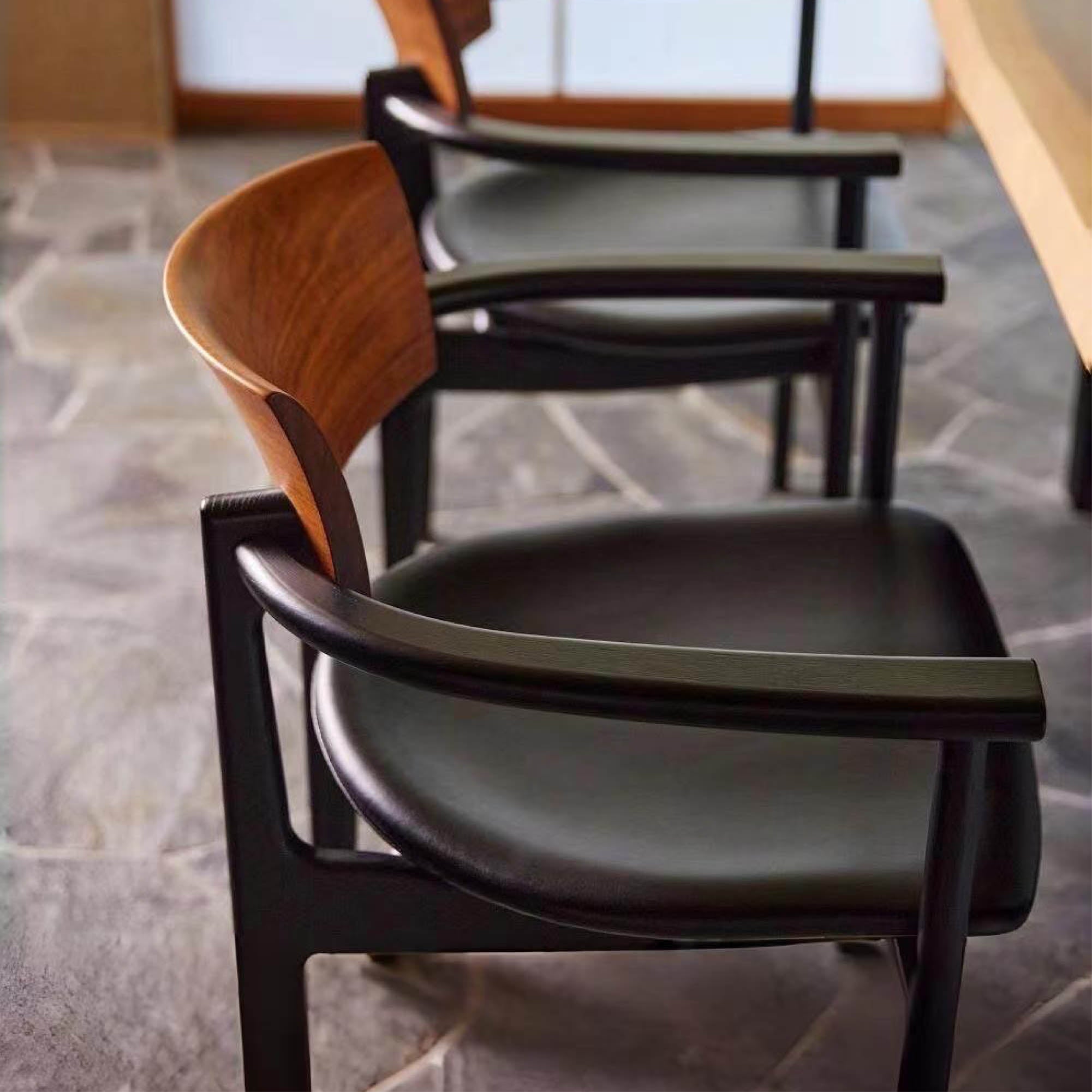 TOTEM Dining Chair