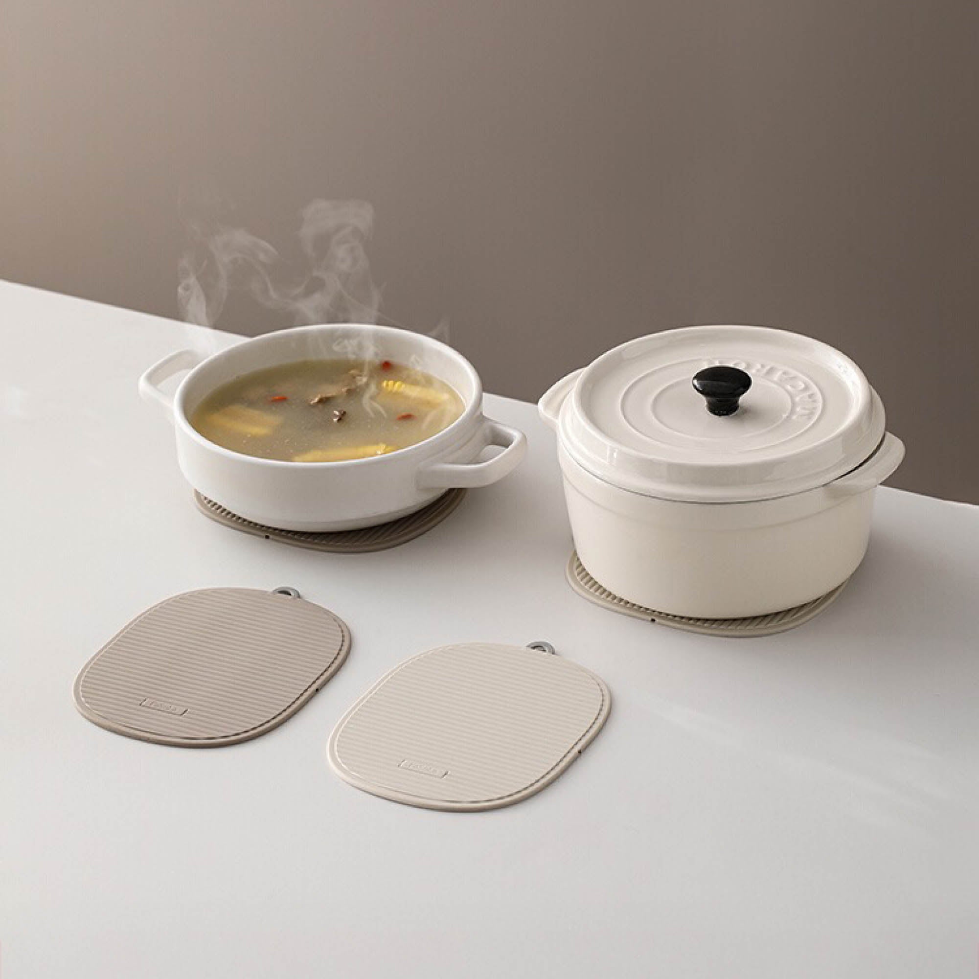 MIM Oval Trivet