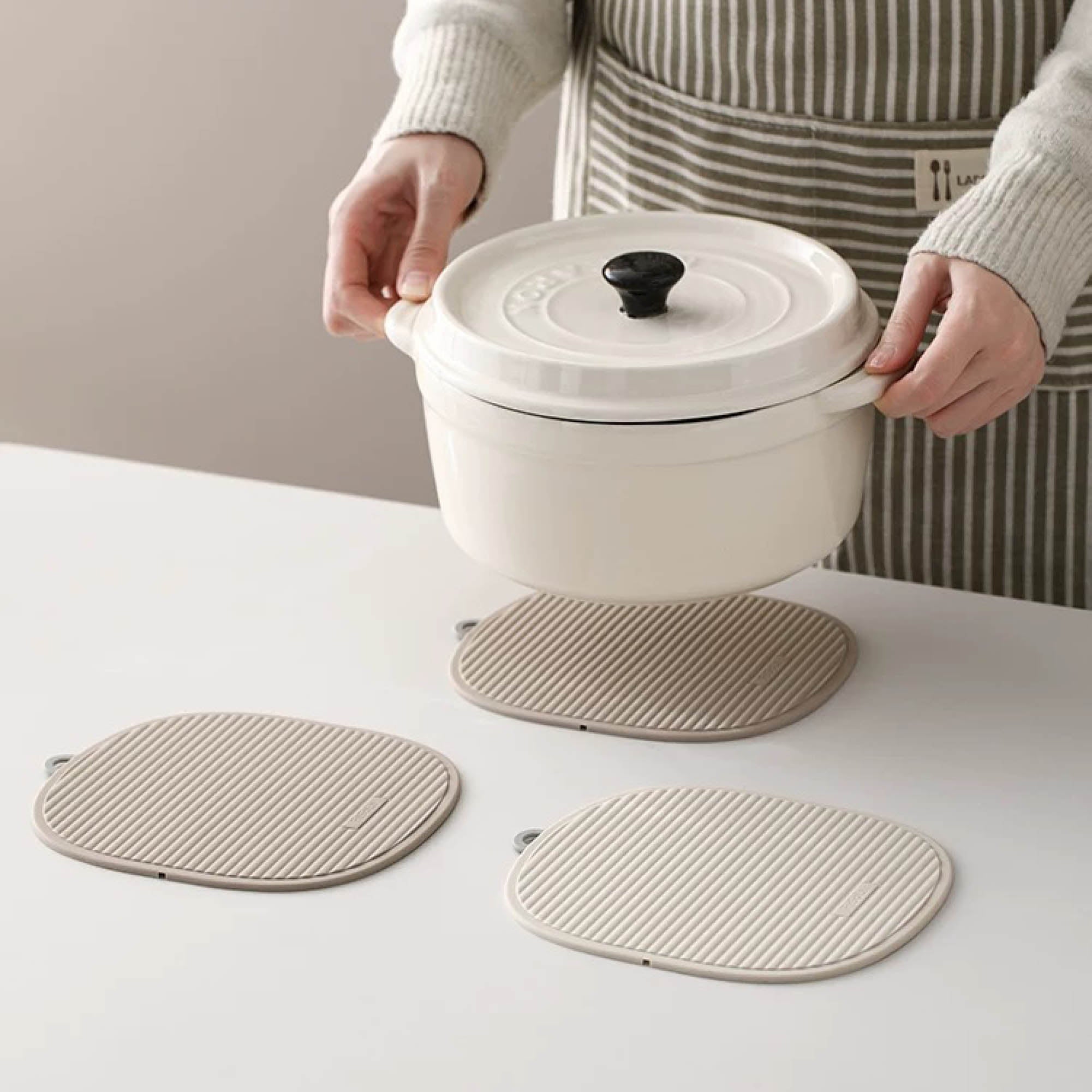 MIM Oval Trivet