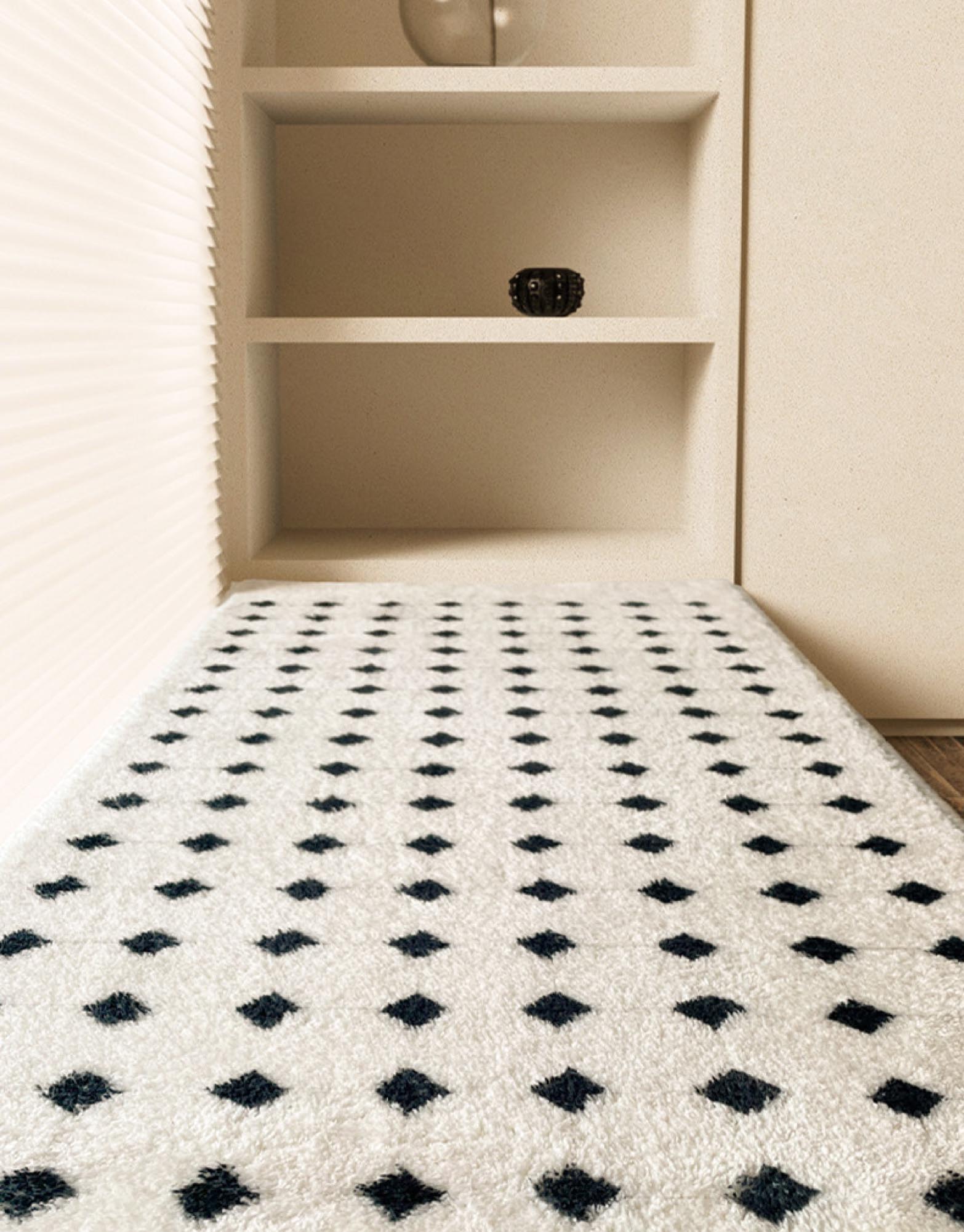 White Dotted Runner