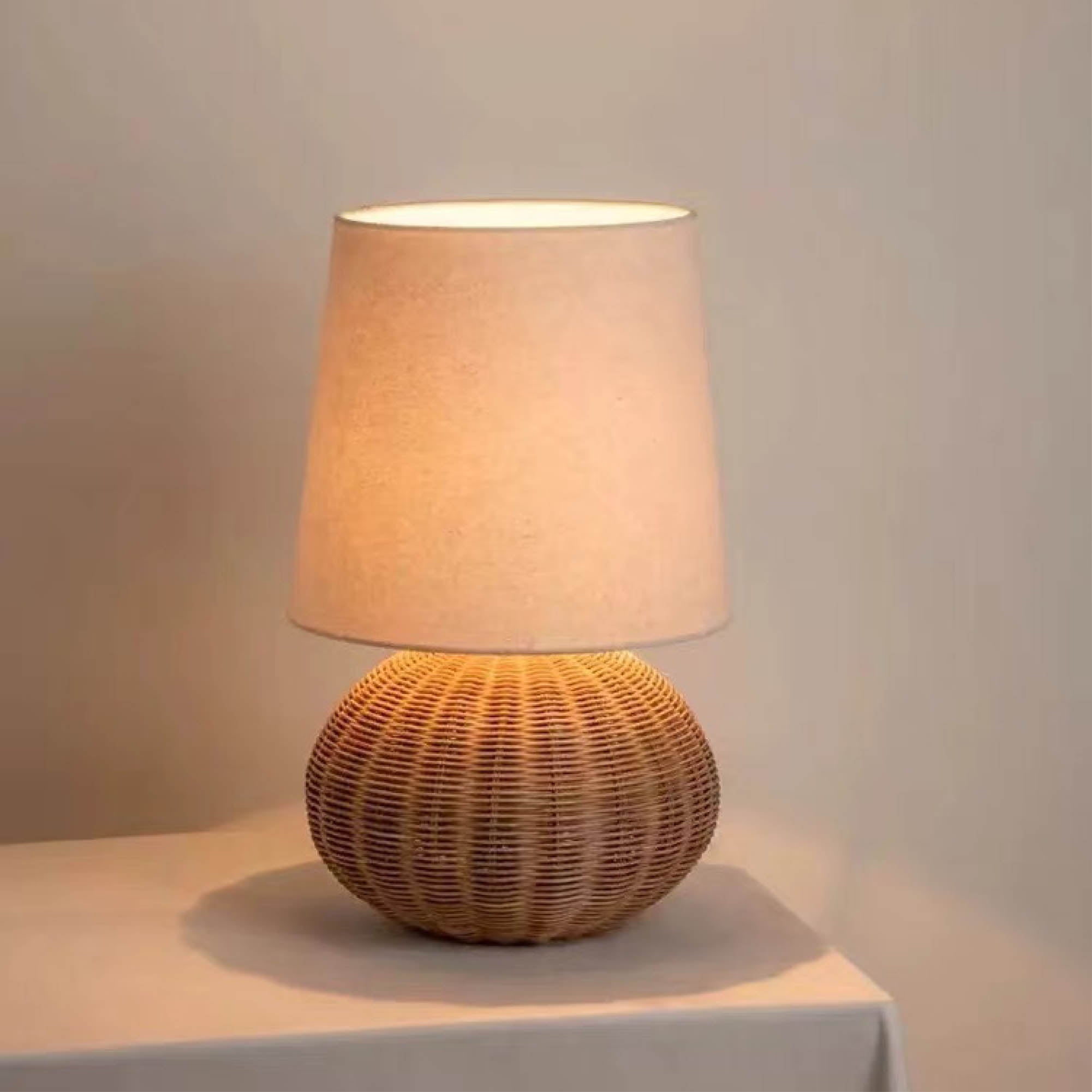 REIDI Oval Rattan Table Lamp